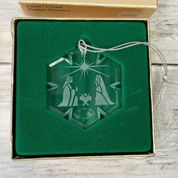 LENOX CRYSTAL PENDANT ORNAMENT NATIVITY - Picture 1 of 6